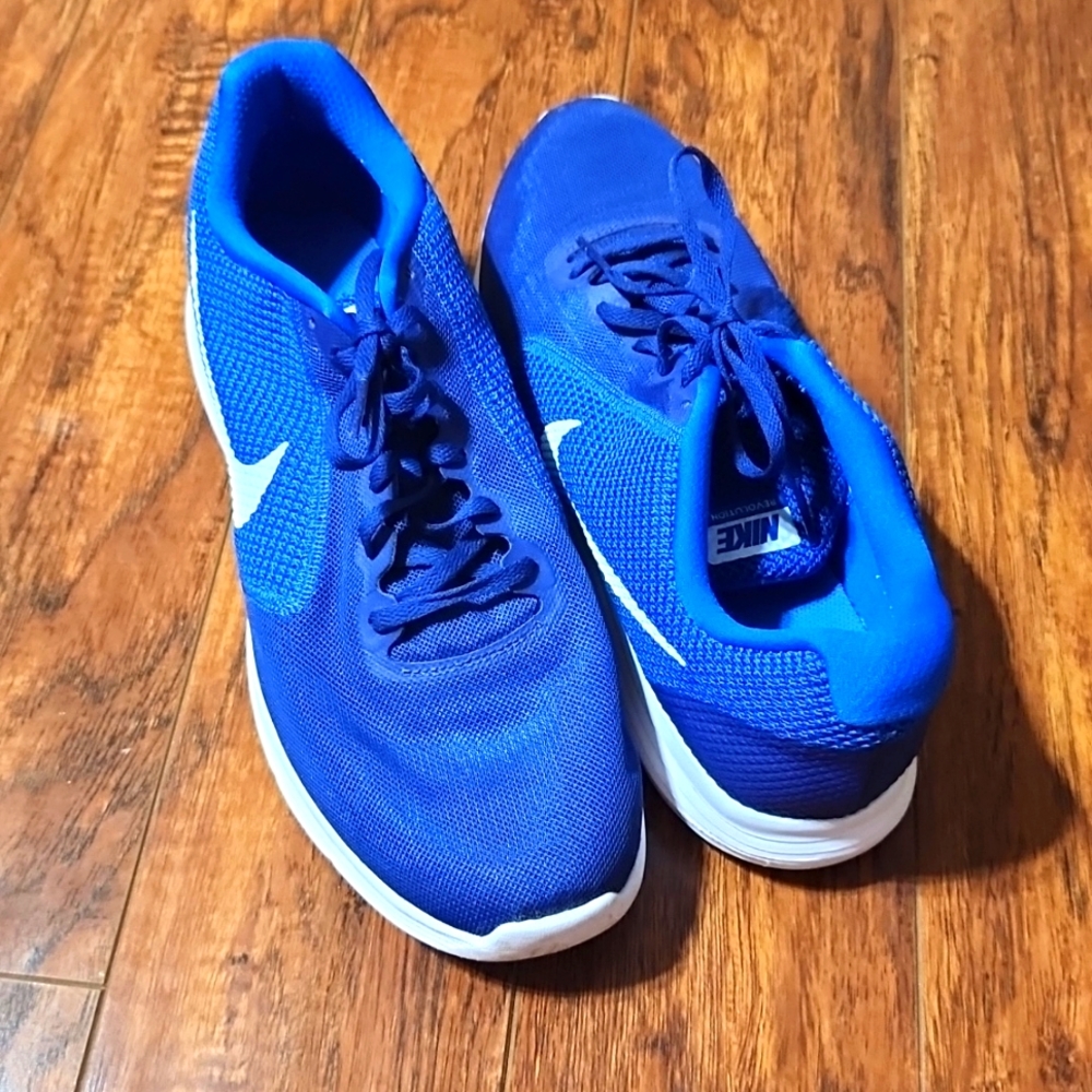tennis shoes